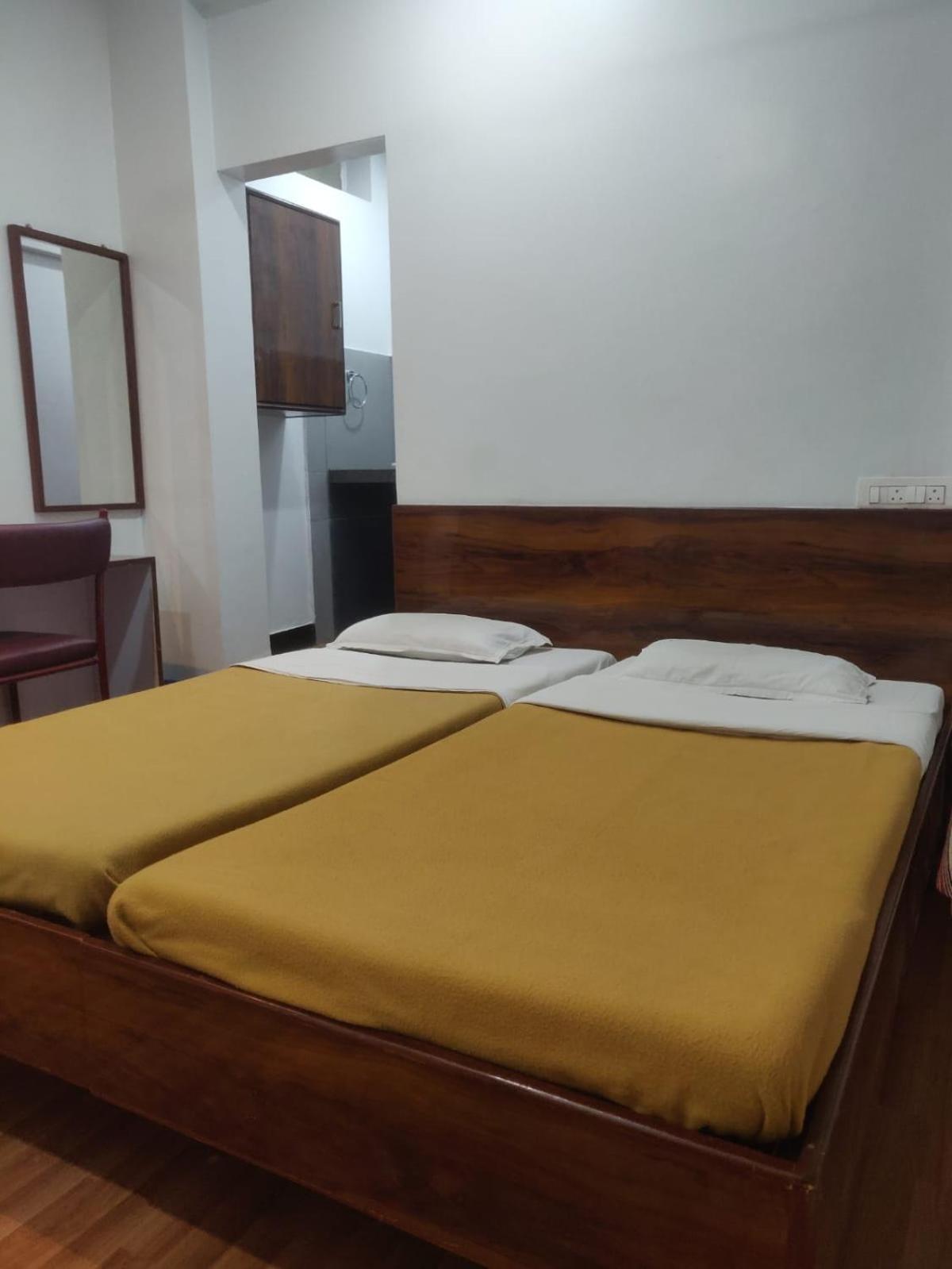 Hotel Parth Residency โกลฮาปูร์ ภายนอก รูปภาพ