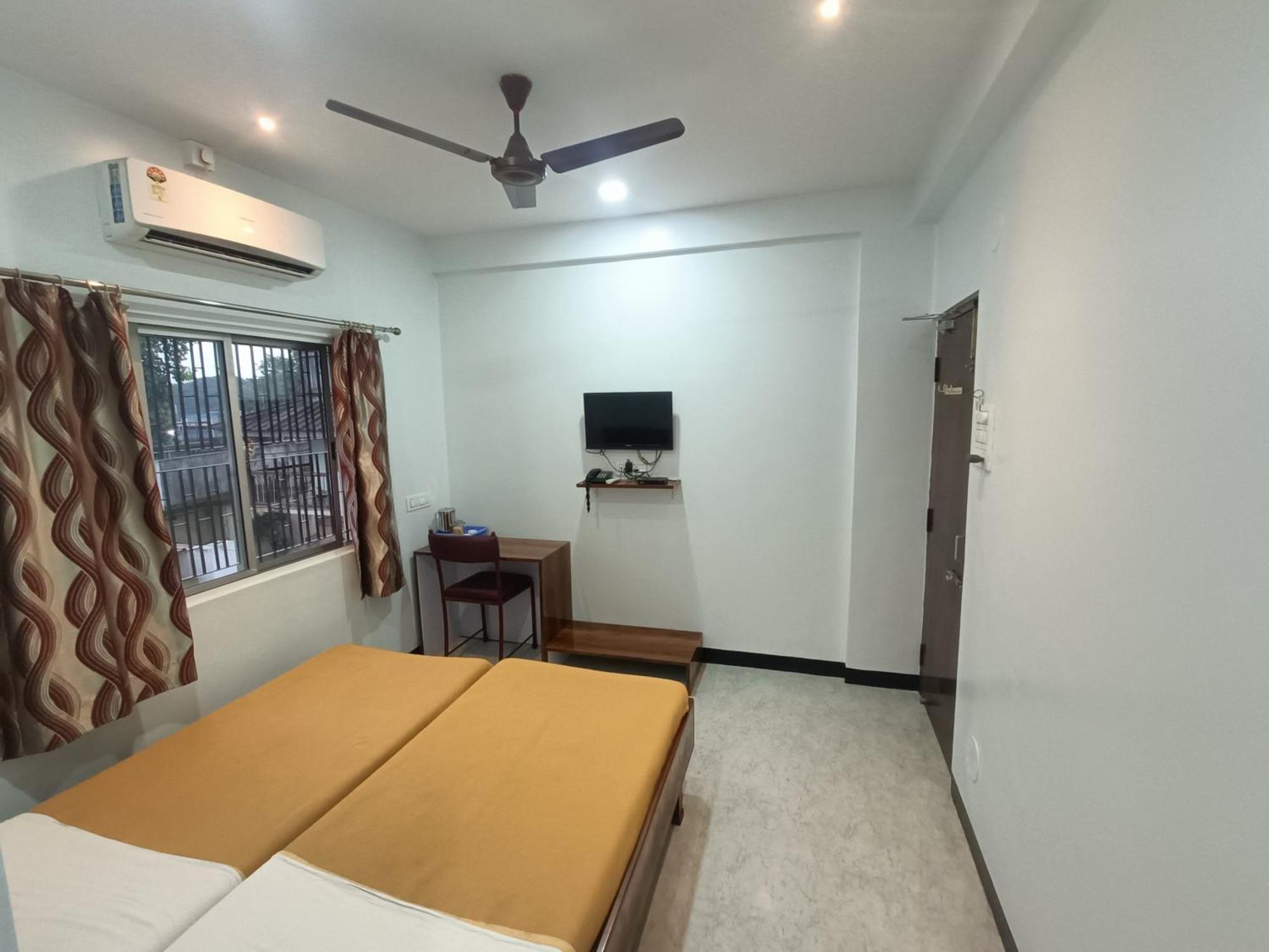 Hotel Parth Residency โกลฮาปูร์ ภายนอก รูปภาพ