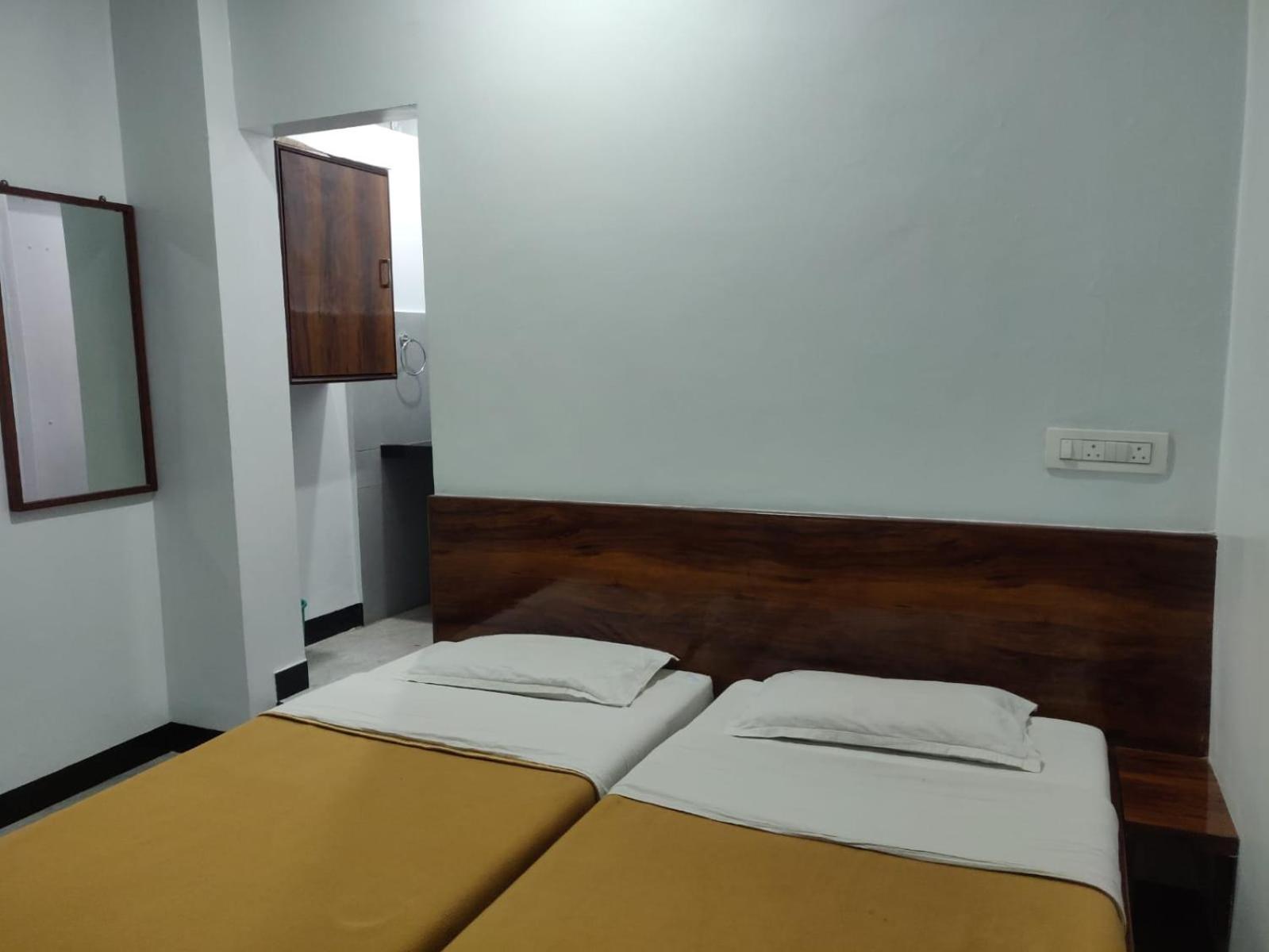 Hotel Parth Residency โกลฮาปูร์ ภายนอก รูปภาพ