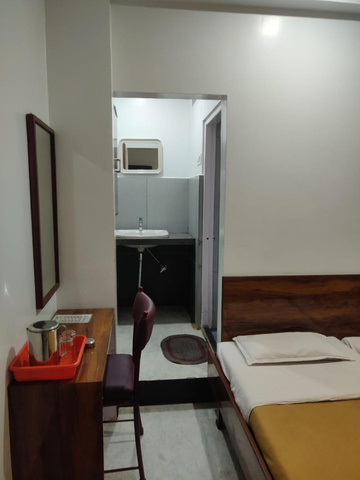 Hotel Parth Residency โกลฮาปูร์ ภายนอก รูปภาพ