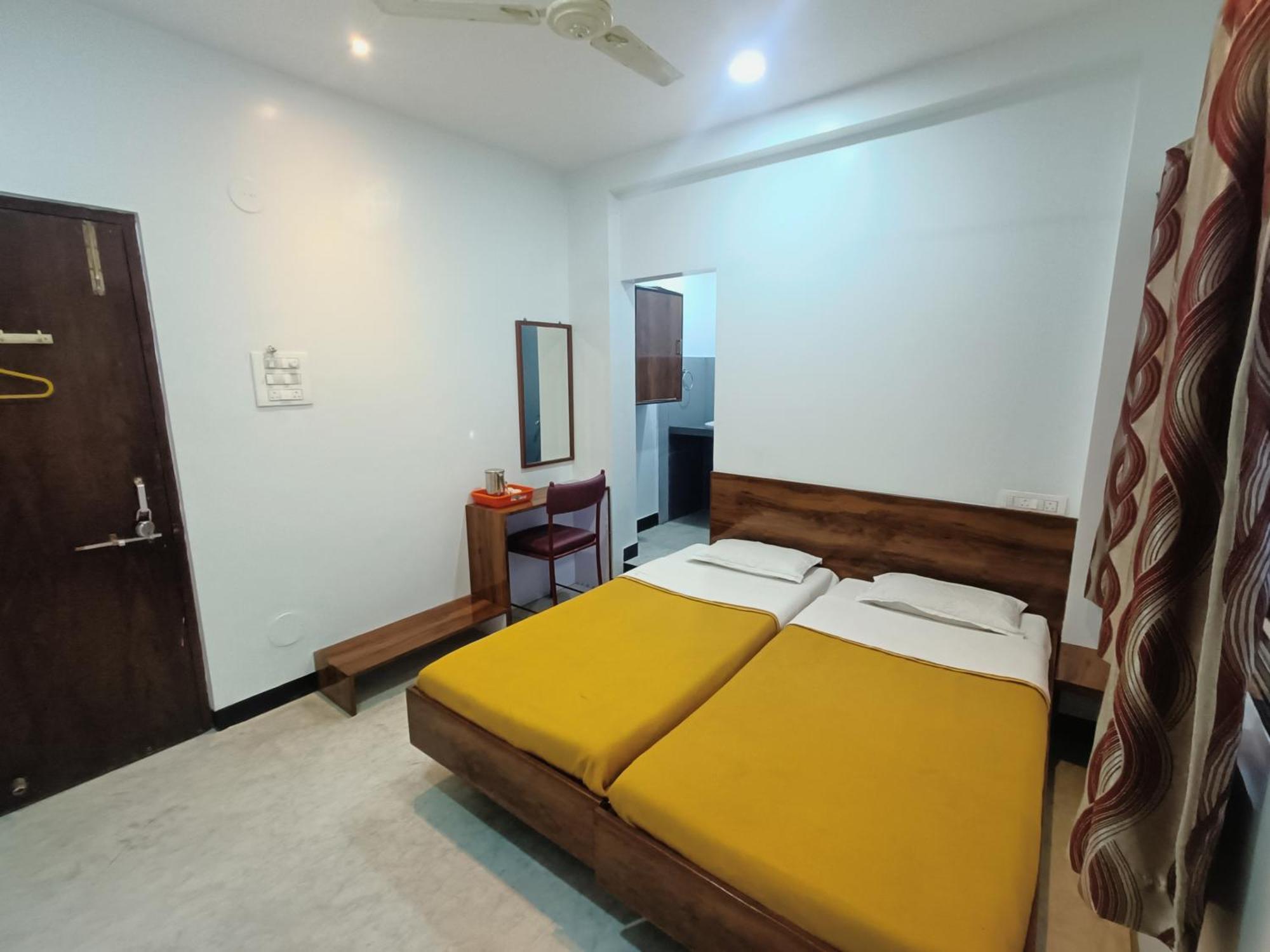 Hotel Parth Residency โกลฮาปูร์ ภายนอก รูปภาพ